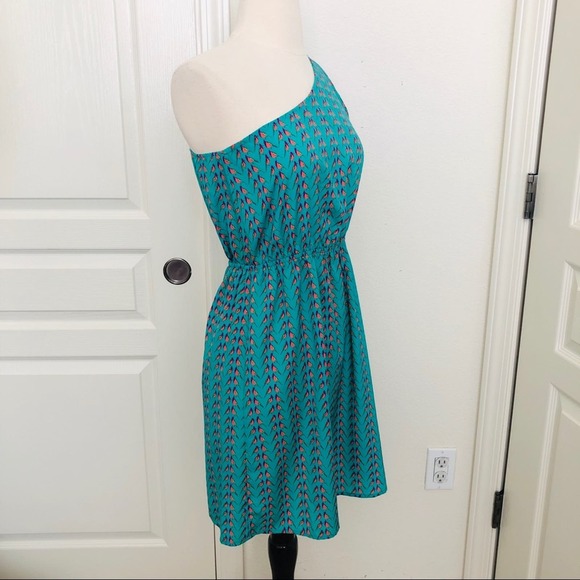 Francesca’s Everly Bird Print One Shoulder Dress - Picture 6 of 7